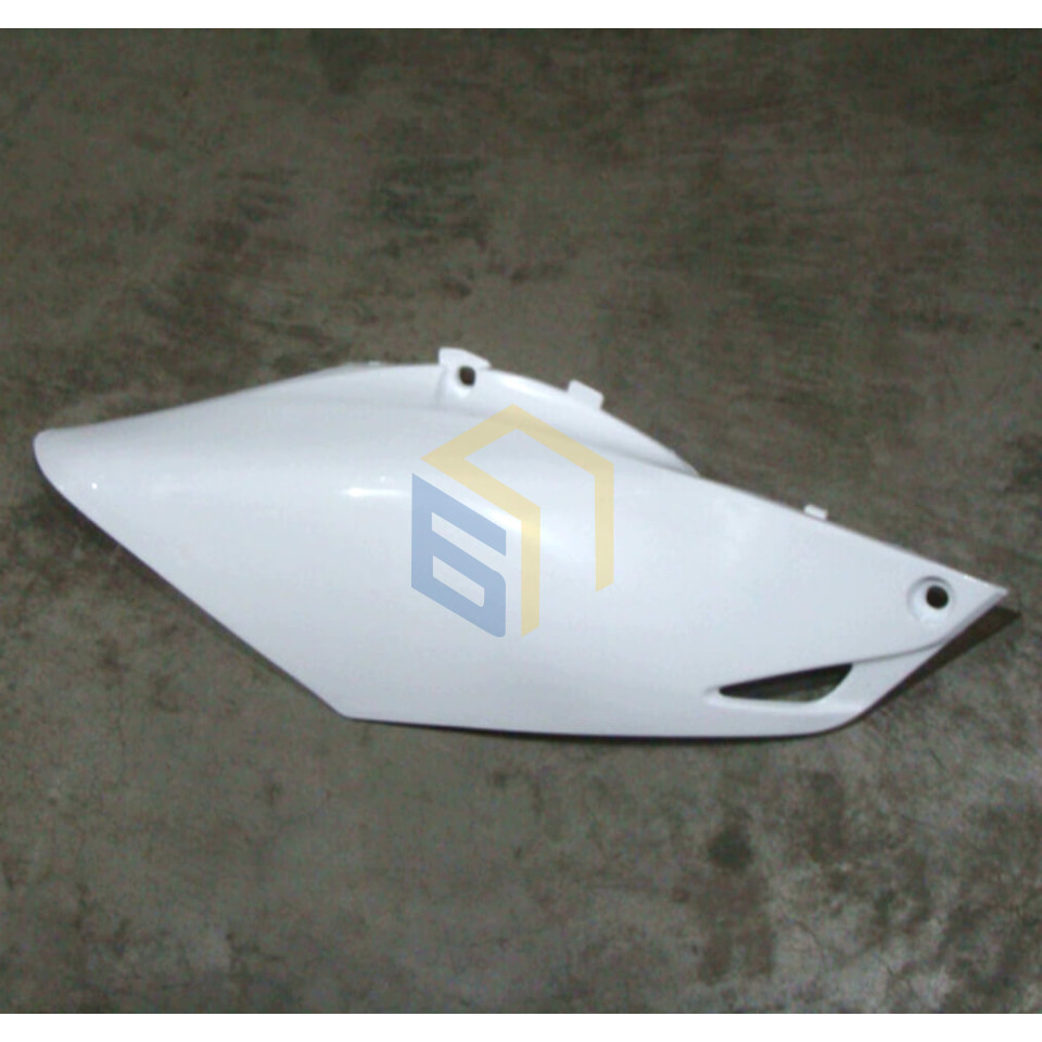 Пластик боковий (задній нижній правий) мотоцикла BSE J4 ENDURO (105137)