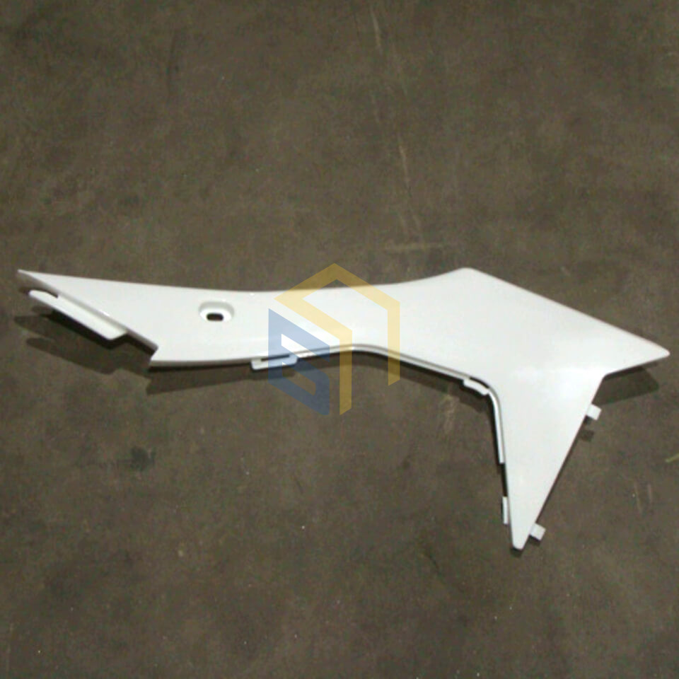 Правая средняя верхняя боковая панель (белая) мотоцикла BSE J3D ENDURO (105473)