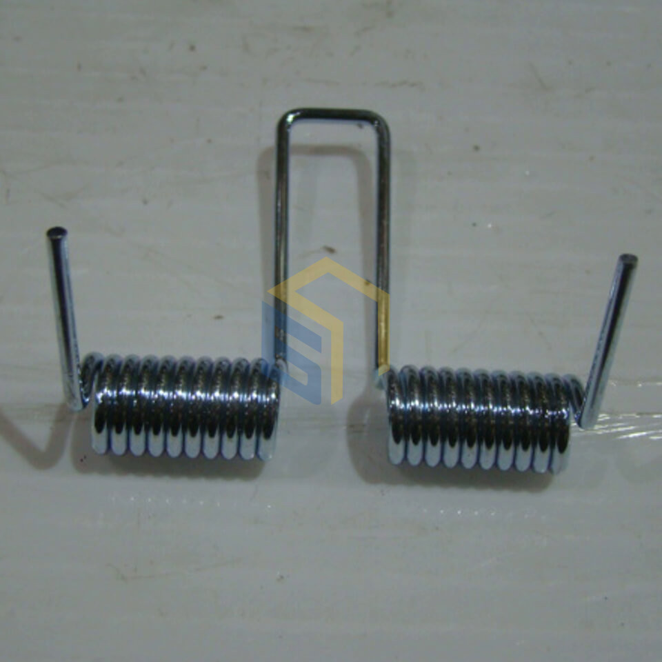 Пружина кришки травозбірника газонокосарки бензинової Grunhelm S531VHY (108801)