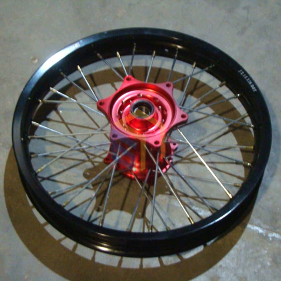 Диск заднього колеса в зборі (2,15*18) мотоцикла BSE J10 ENDURO (138966)