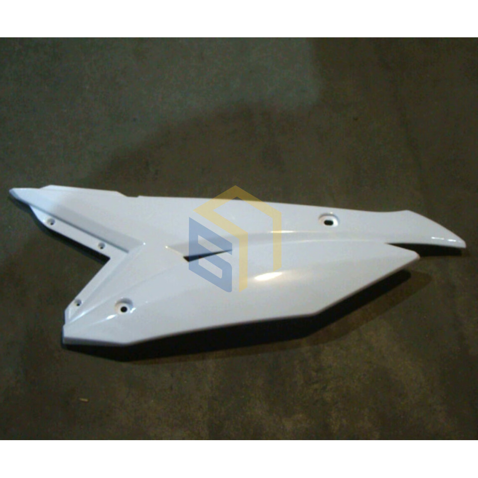 Пластик боковий (задній середній лівий) мотоцикла BSE PH10L ENDURO (110782)