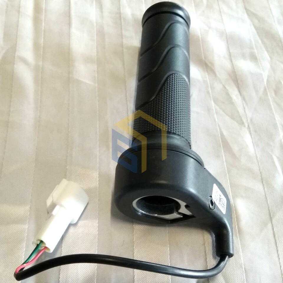 Ручка газа права електроскутера Yadea T9 (121613)