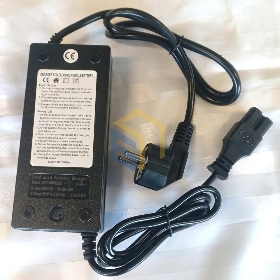 Зарядний пристрій (48V,12Ah) електроскутера Yadea EВ118 (121662)