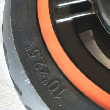 Колесо переднє (10"х2,5") електросамоката Yadea KS5 (124887)