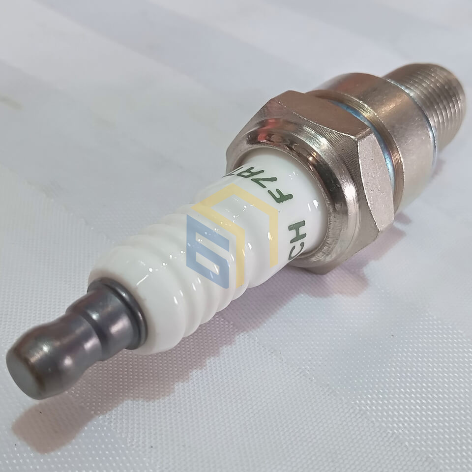 Свічка запалювання газонокосарки бензинової Grunhelm S531VHY (130266)