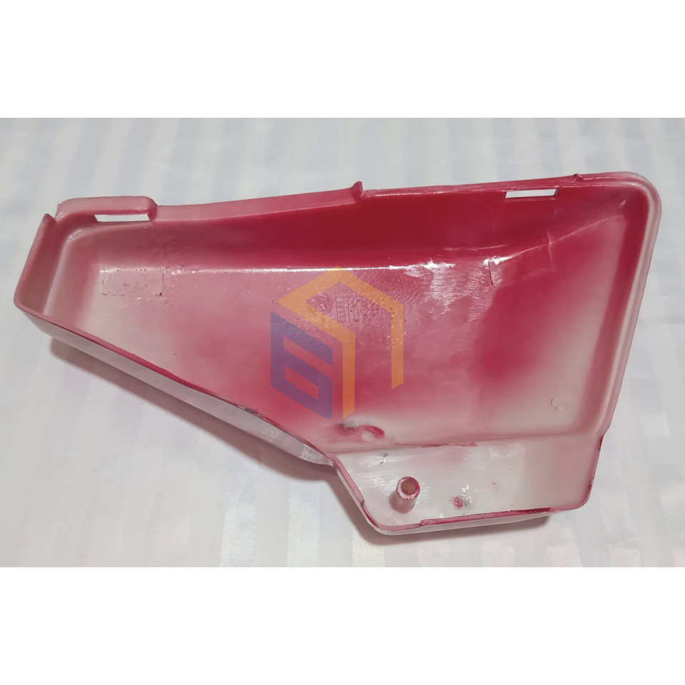 Ліва бічна кришка червона мотоцикла Forte ALFA NEW FT125-RX (131633)