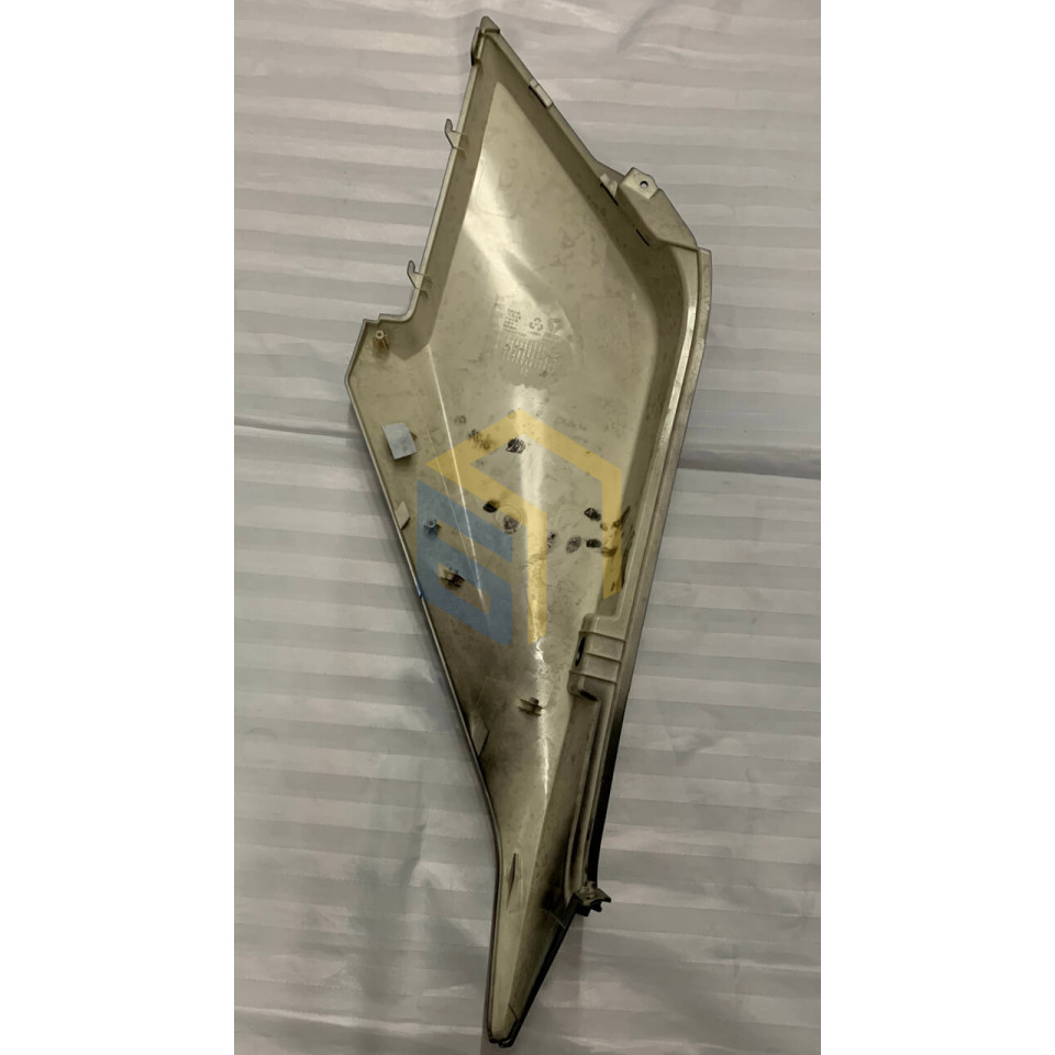 Панель права декоративна електроскутера Yadea T5 (133380)