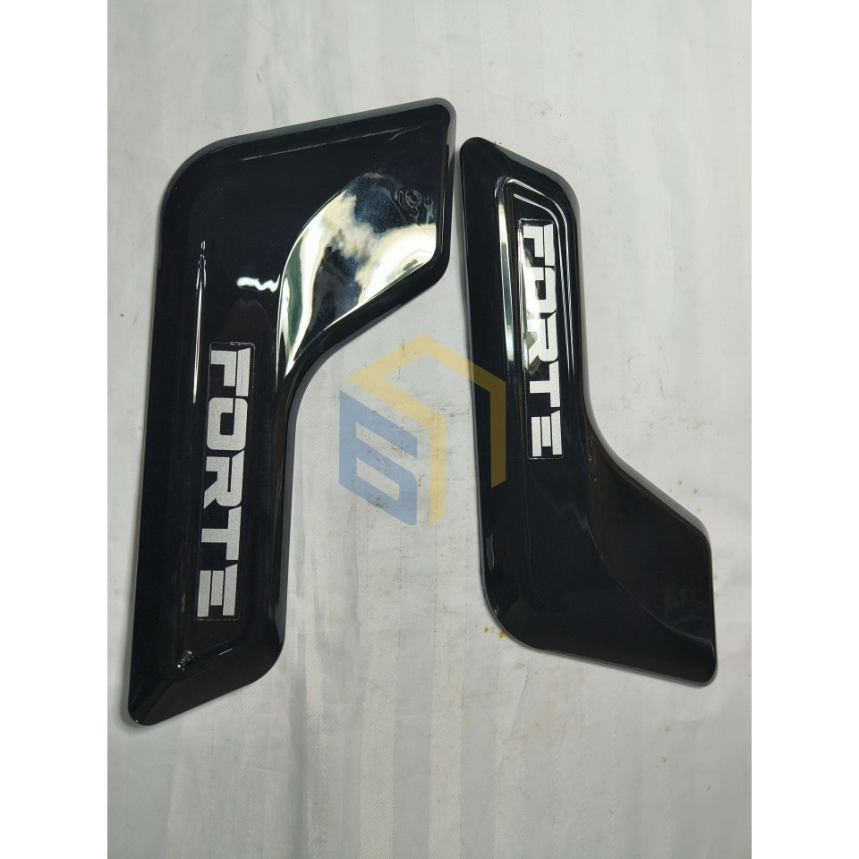 Пластик передній (пара) електроскутера FORTE FAMILY (137048)