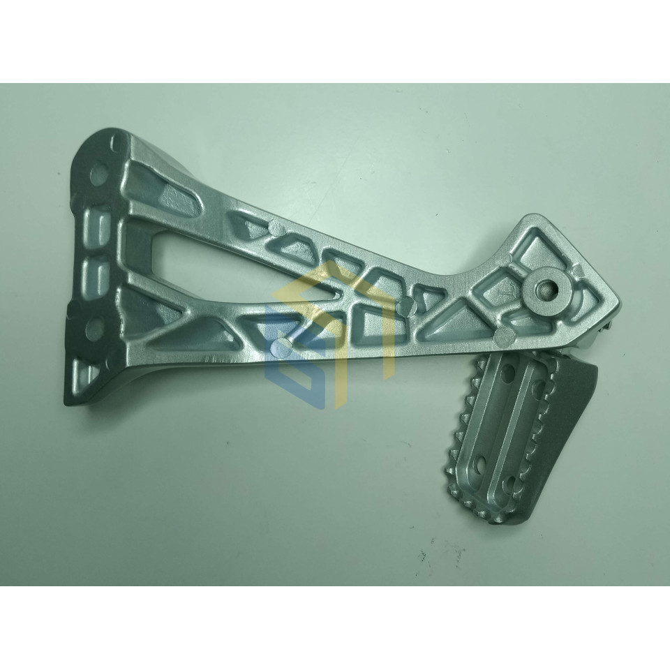 Задня ліва підніжка в зборі мотоцикла CYCLONE RX3 (140520)