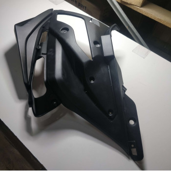 Права захисна пластина бака мотоцикла CYCLONE RX3 (140552)