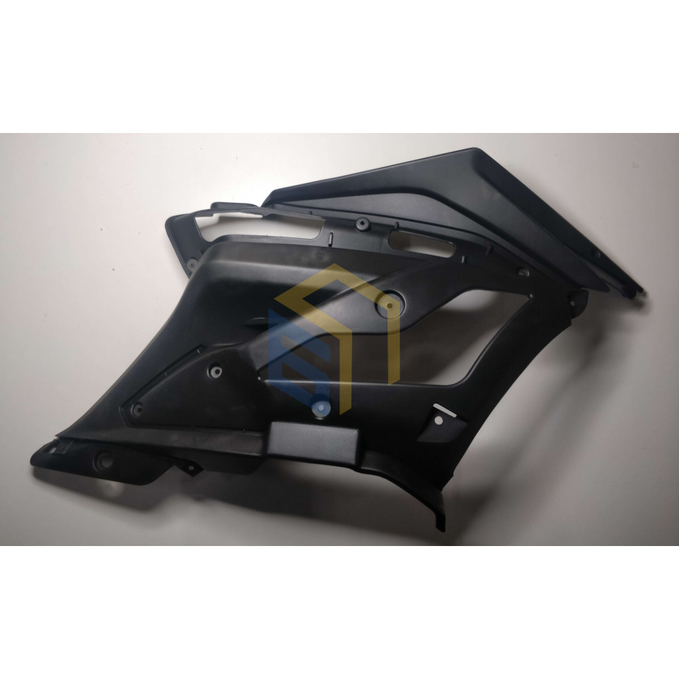 Права захисна пластина бака мотоцикла CYCLONE RX3 (140552)