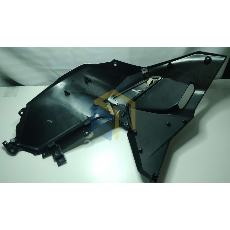 Ліва захисна панель паливного бака (чорна) мотоцикла CYCLONE RX401 (140640)