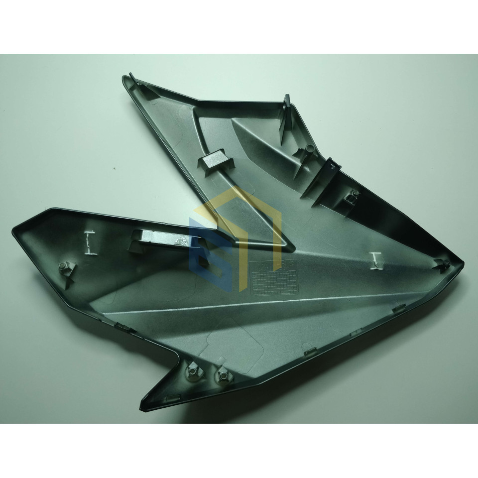 Права декоративна кришка бака (сіра) мотоцикла ZONSEN BATTLO 5R (152107)