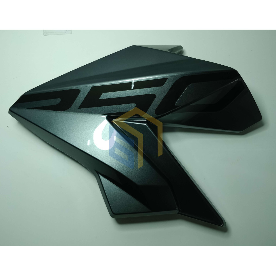 Ліва декоративна кришка бака (сіра) мотоцикла ZONSEN BATTLO 5R (152112)