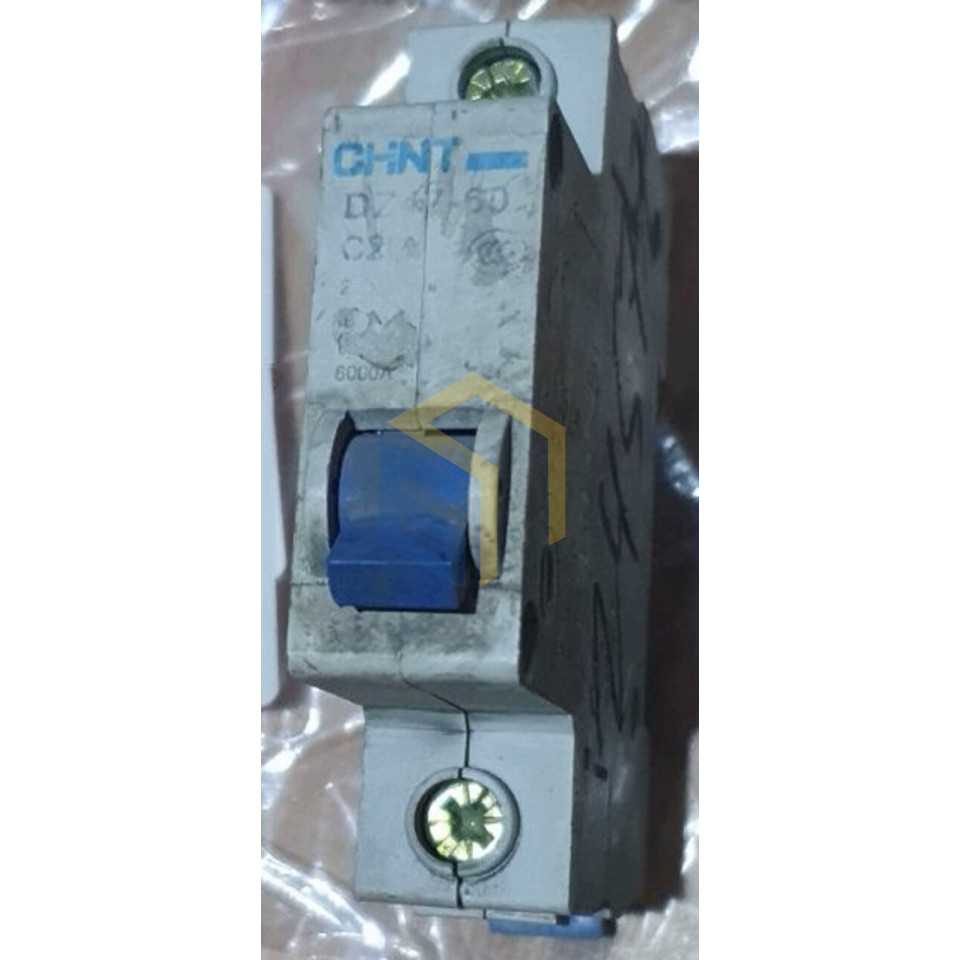 Автоматический выключатель DZ47-60/C20-1P (20A) стабилизатора напряжения Forte (24577)