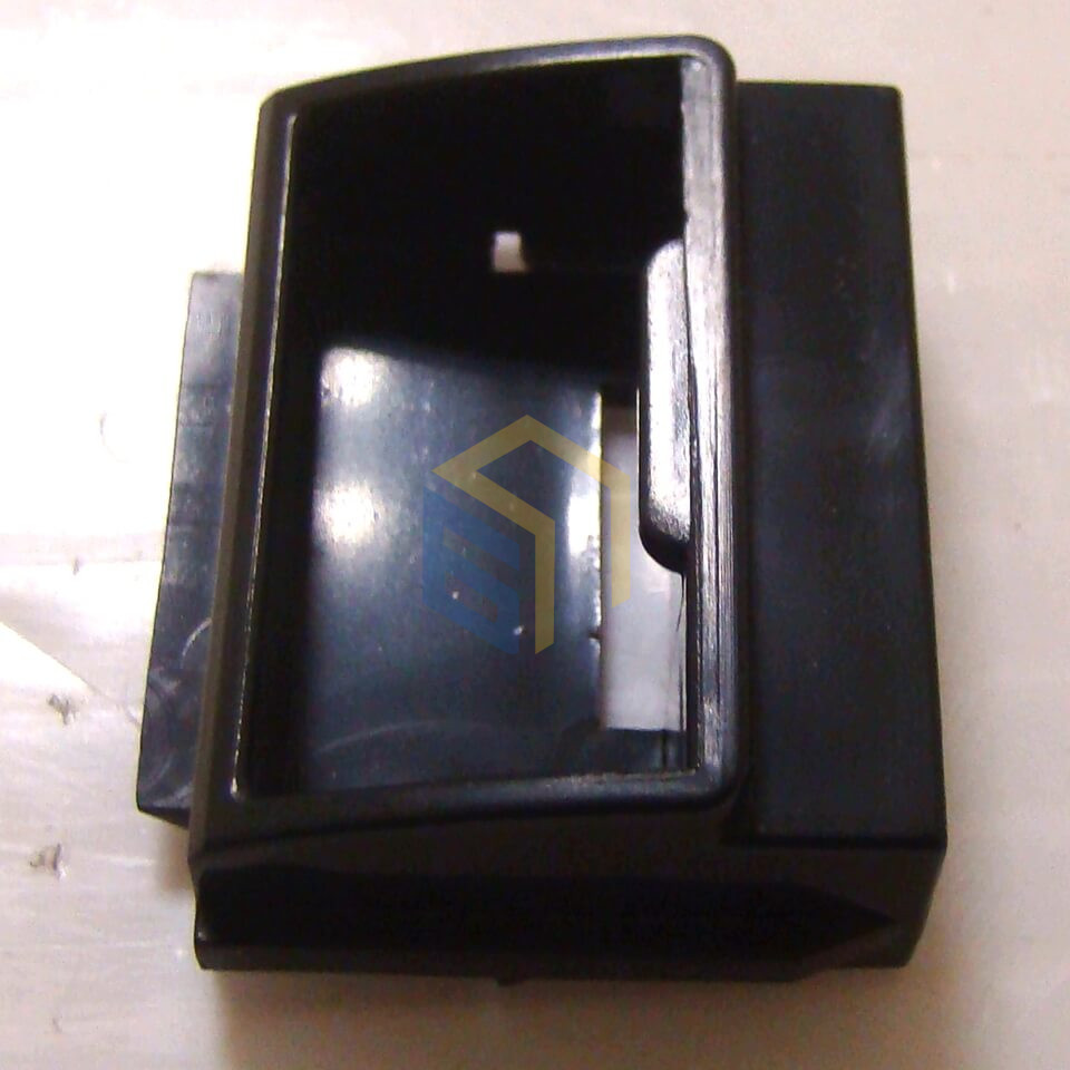 Кнопка блокировки контейнера пылесоса бытового Grunhelm GVC8211E (89833)