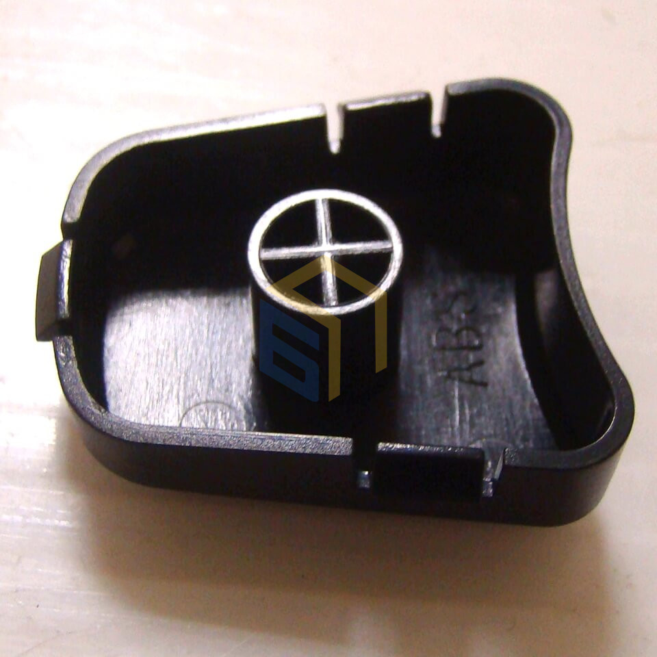 Клавіша вимикача живлення пилососа побутового Grunhelm GVC8211E (89835)